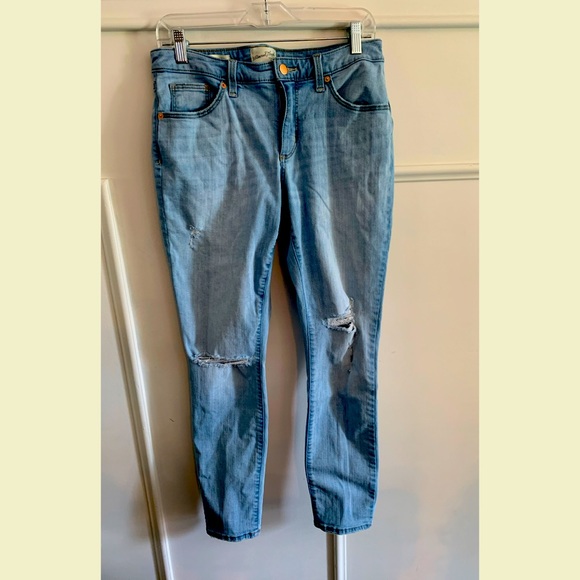 *SOLD* Universal Thread sz 10 midrise skinny jeans - Picture 1 of 3